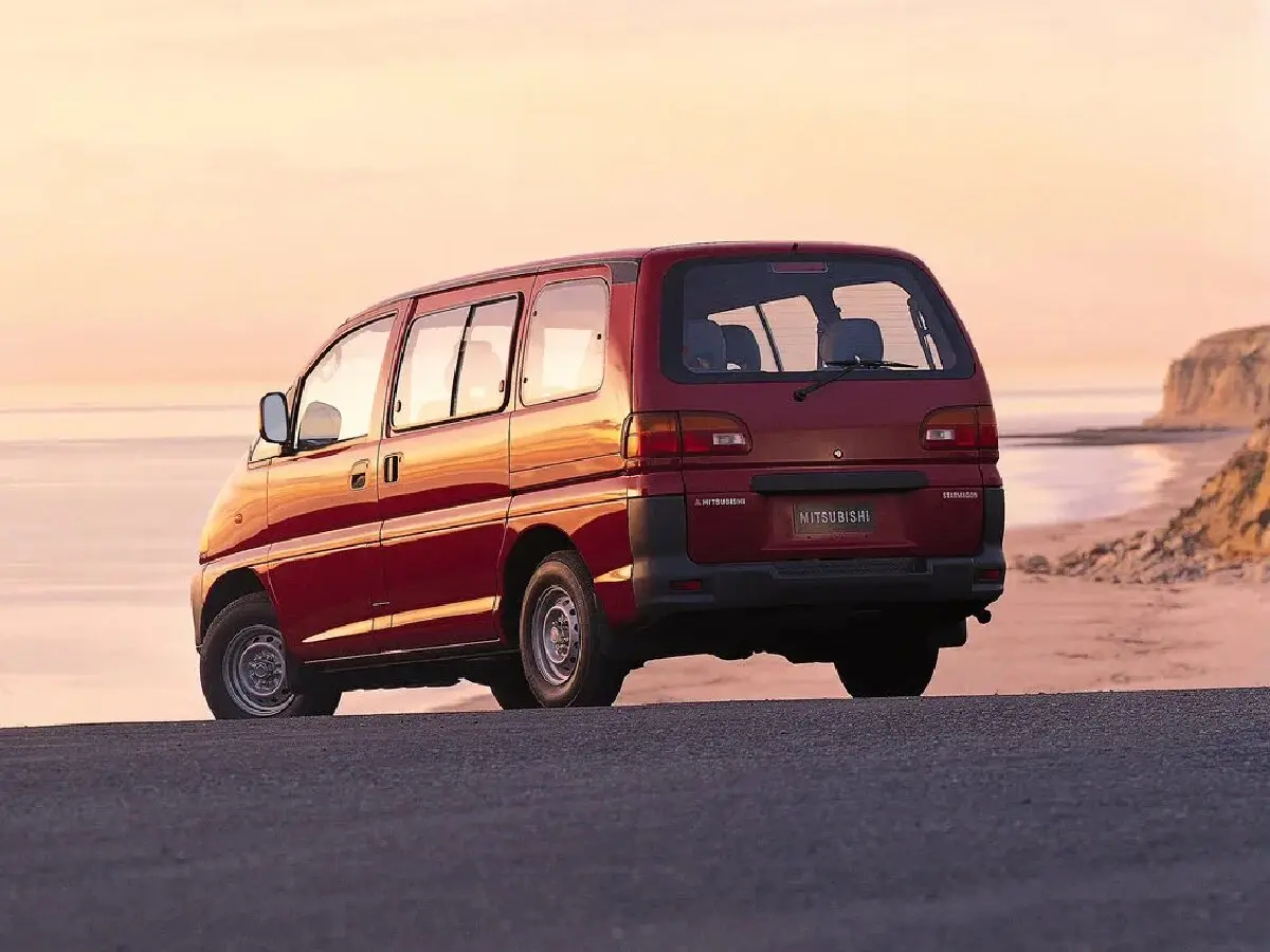 Mitsubishi Space Gear I Рестайлинг Минивэн — сүрөт 4