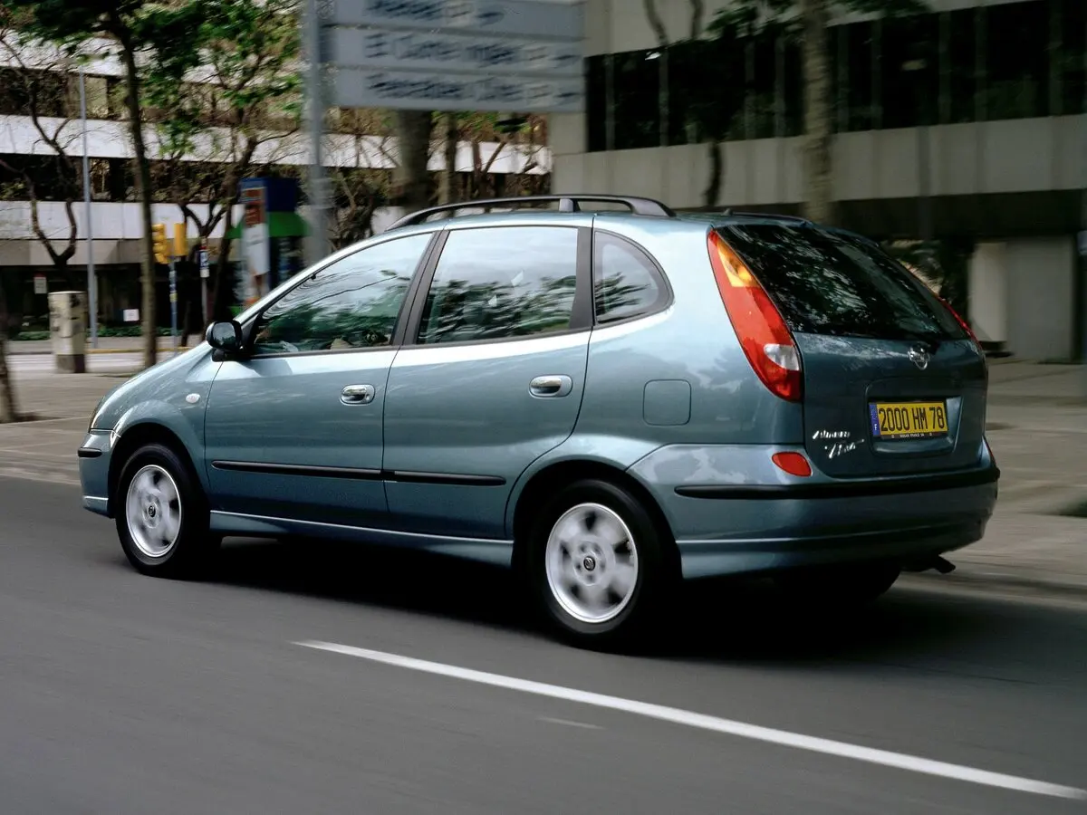 Nissan Almera Tino I Компактвэн — фото 4