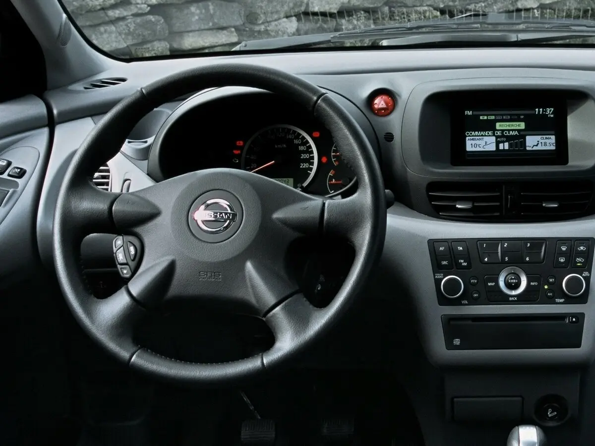 Nissan Almera Tino I Компактвэн — фото 6