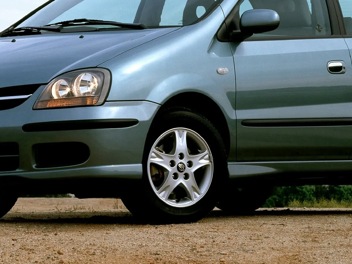 Nissan Almera Tino I Компактвэн — фото 9
