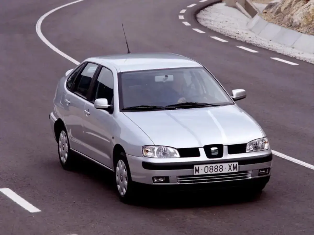 SEAT Cordoba I Рестайлинг Седан