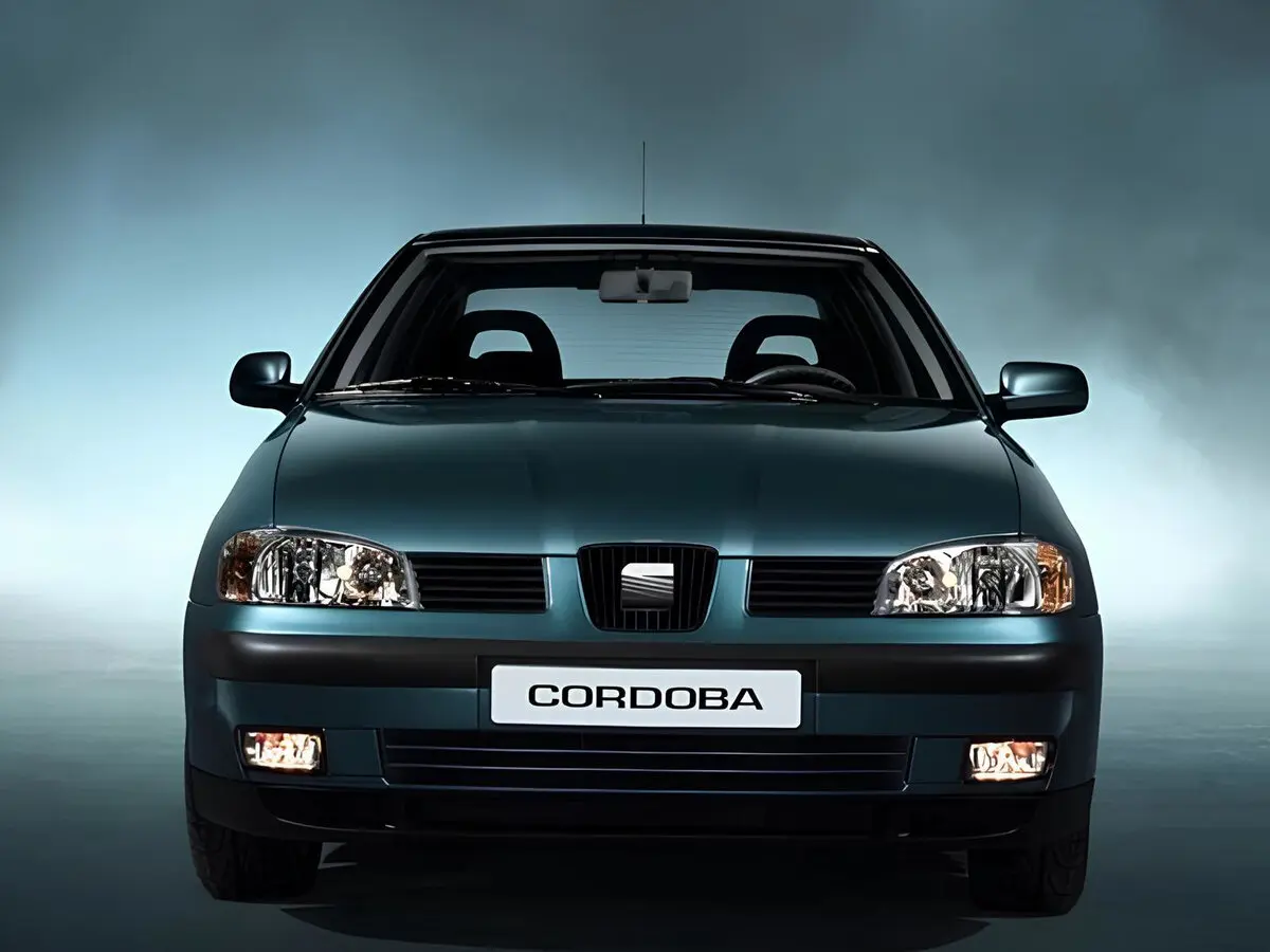 SEAT Cordoba I Рестайлинг Седан — photo 2