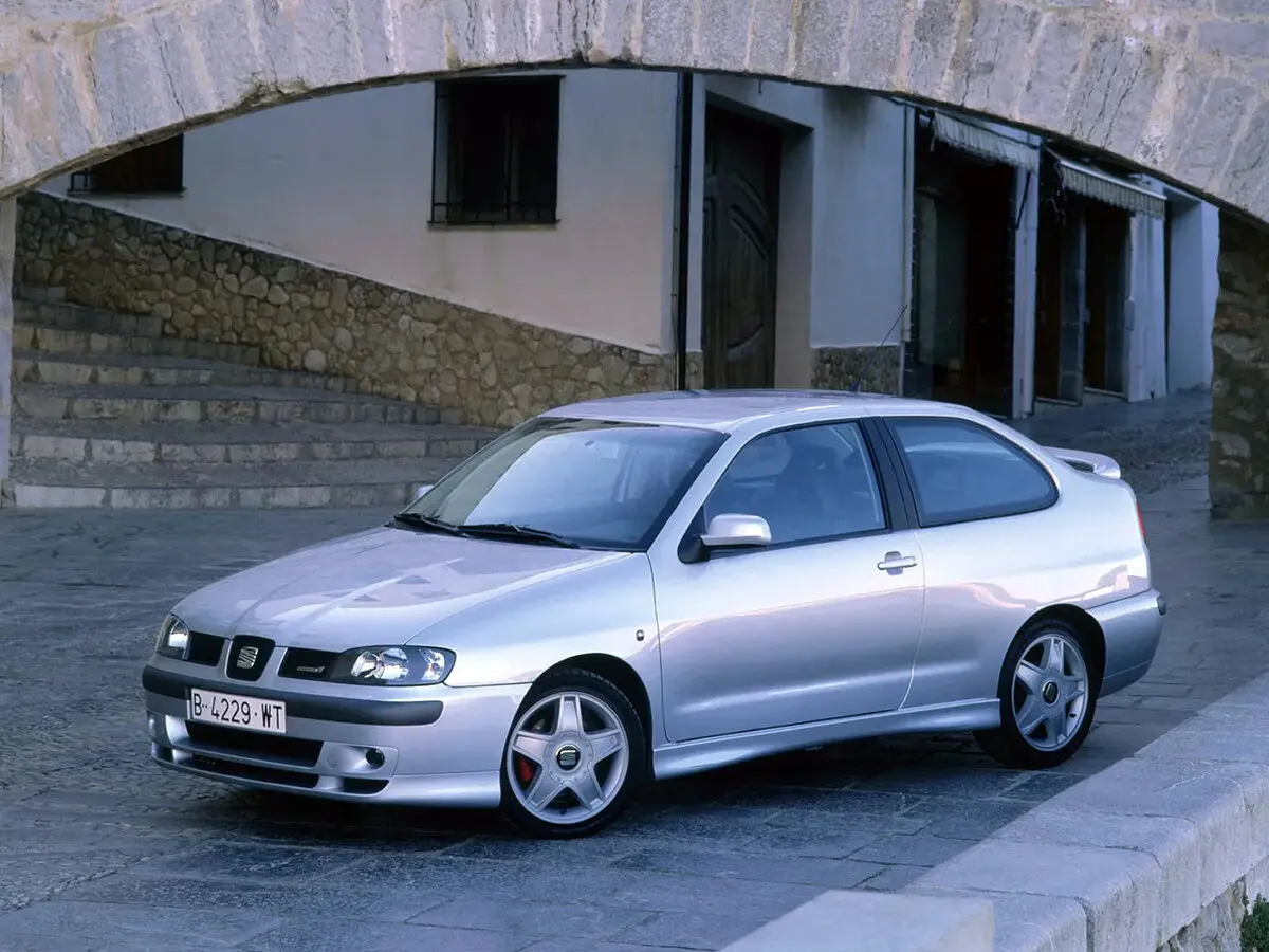 SEAT Cordoba I Рестайлинг Купе — photo 2