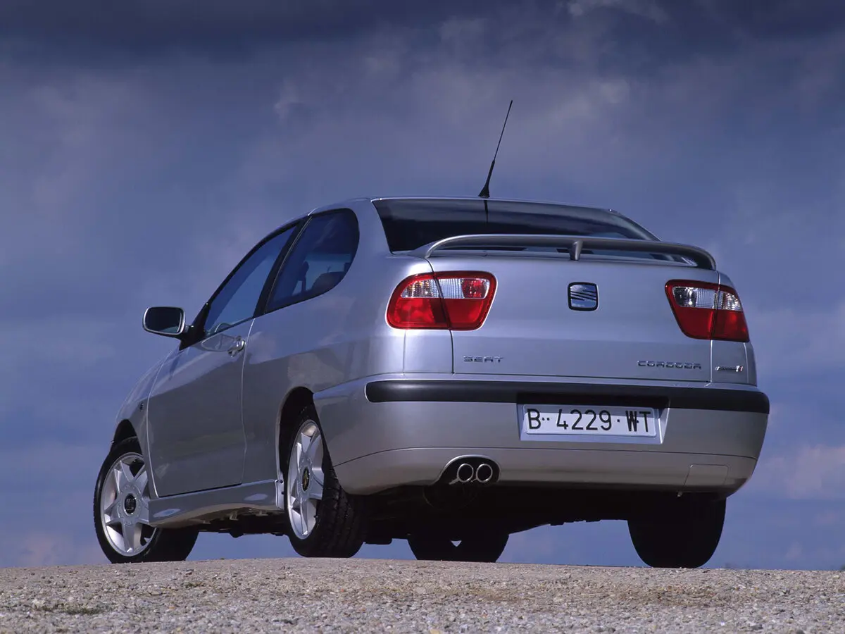 SEAT Cordoba I Рестайлинг Купе — photo 3