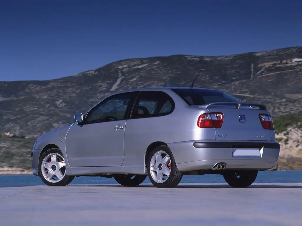 SEAT Cordoba I Рестайлинг Купе — photo 4