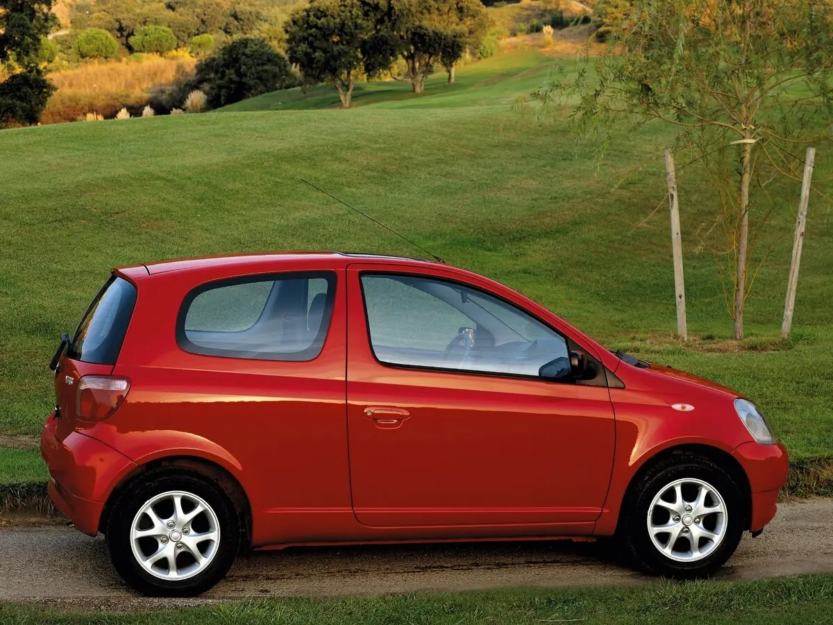 Toyota Yaris I Хэтчбек 3 дв. — сүрөт 2
