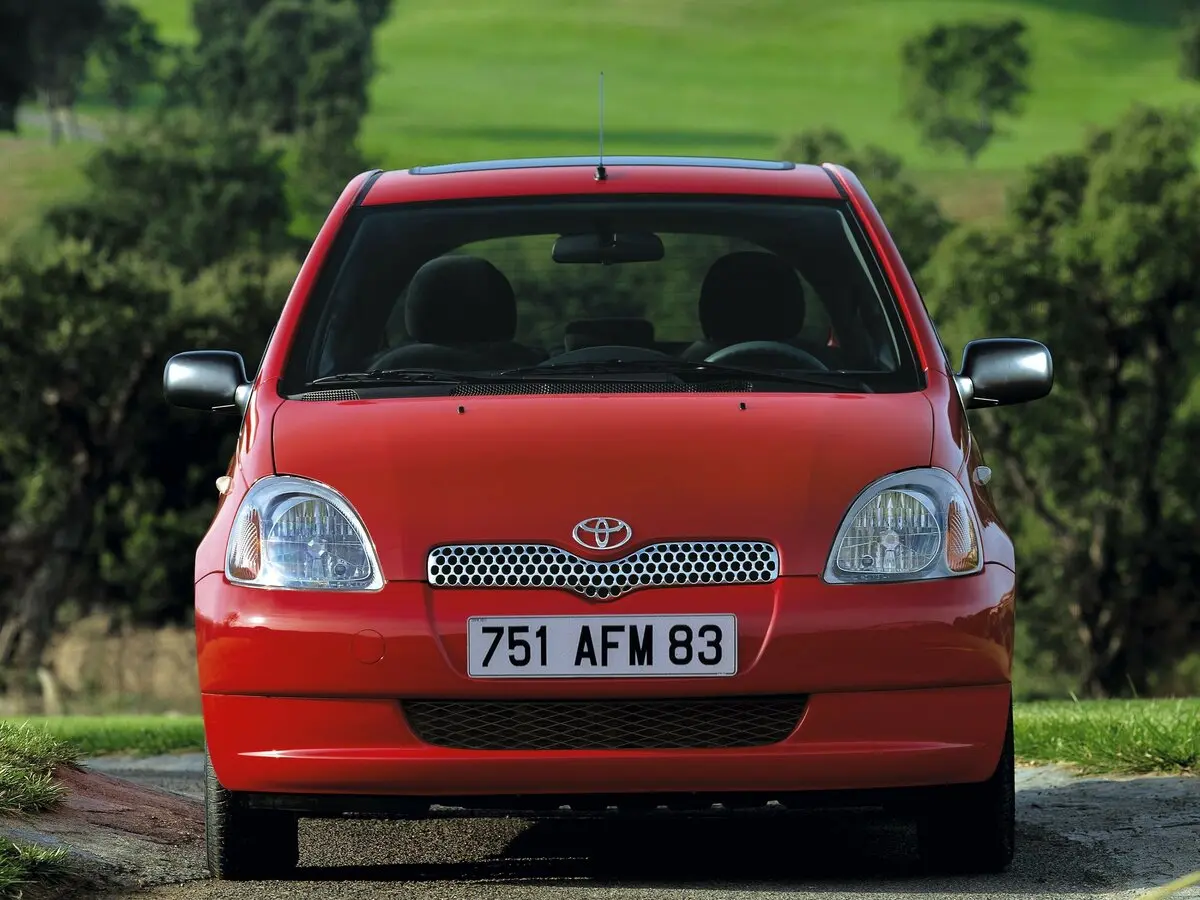 Toyota Yaris I Хэтчбек 3 дв. — сүрөт 3