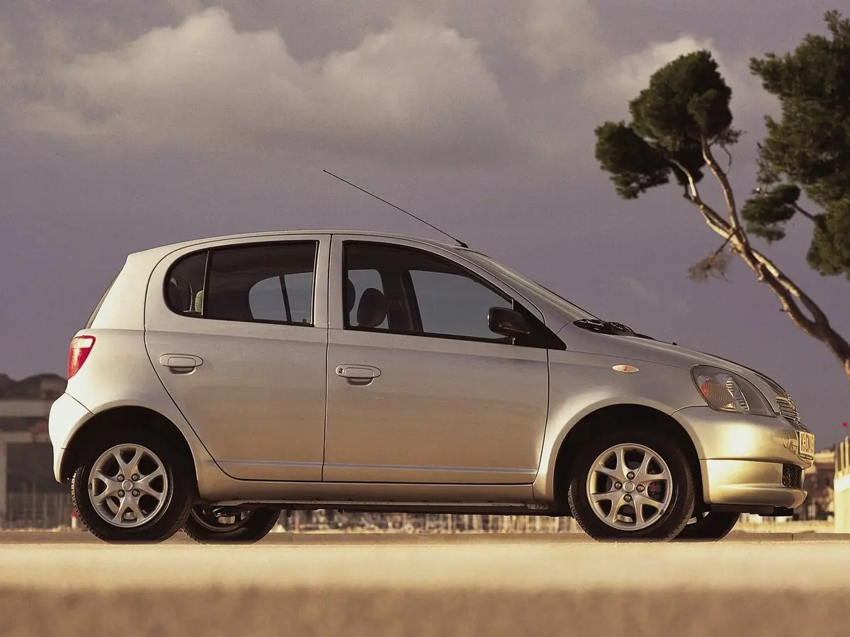 Toyota Yaris I Хэтчбек 5 дв. — сүрөт 2