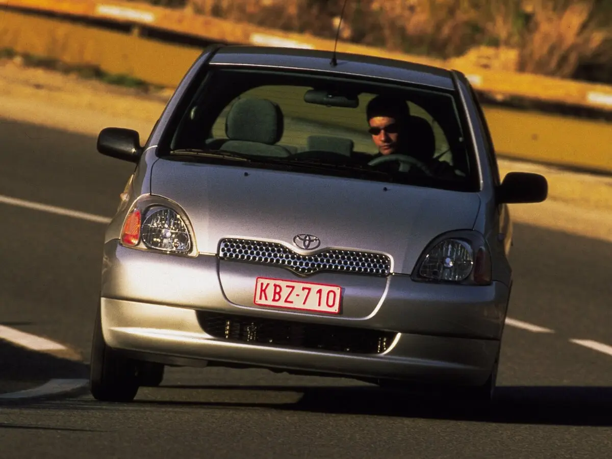 Toyota Yaris I Хэтчбек 5 дв. — сүрөт 3