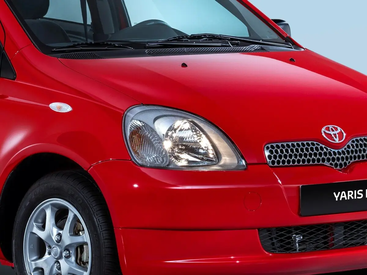 Toyota Yaris I Хэтчбек 5 дв. — сүрөт 8