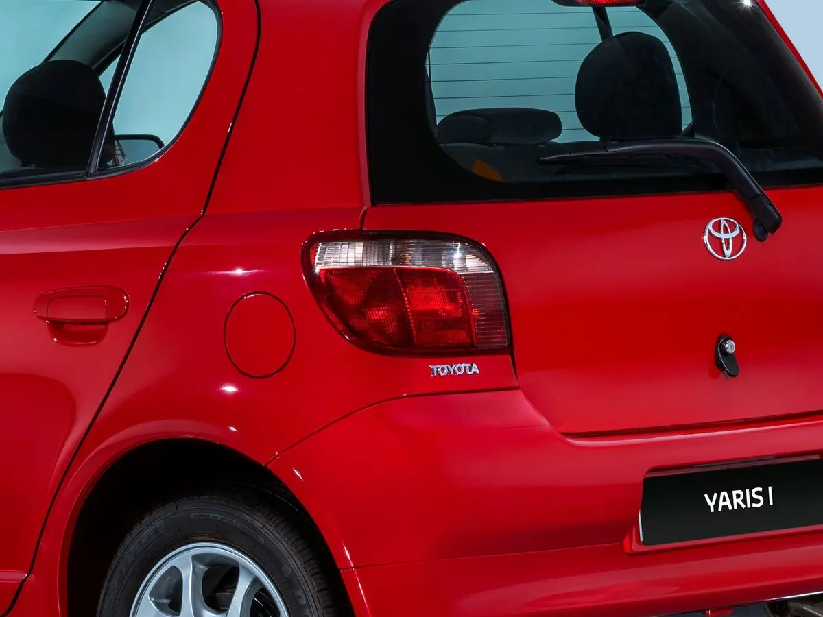 Toyota Yaris I Хэтчбек 5 дв. — сүрөт 9