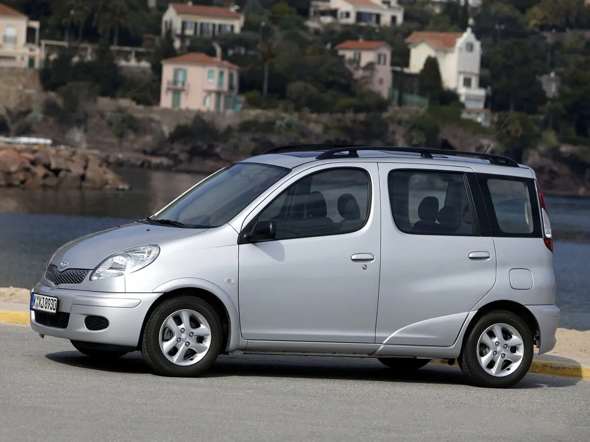 Toyota Yaris Verso 1999 – 2006 Компактвэн — фото 2