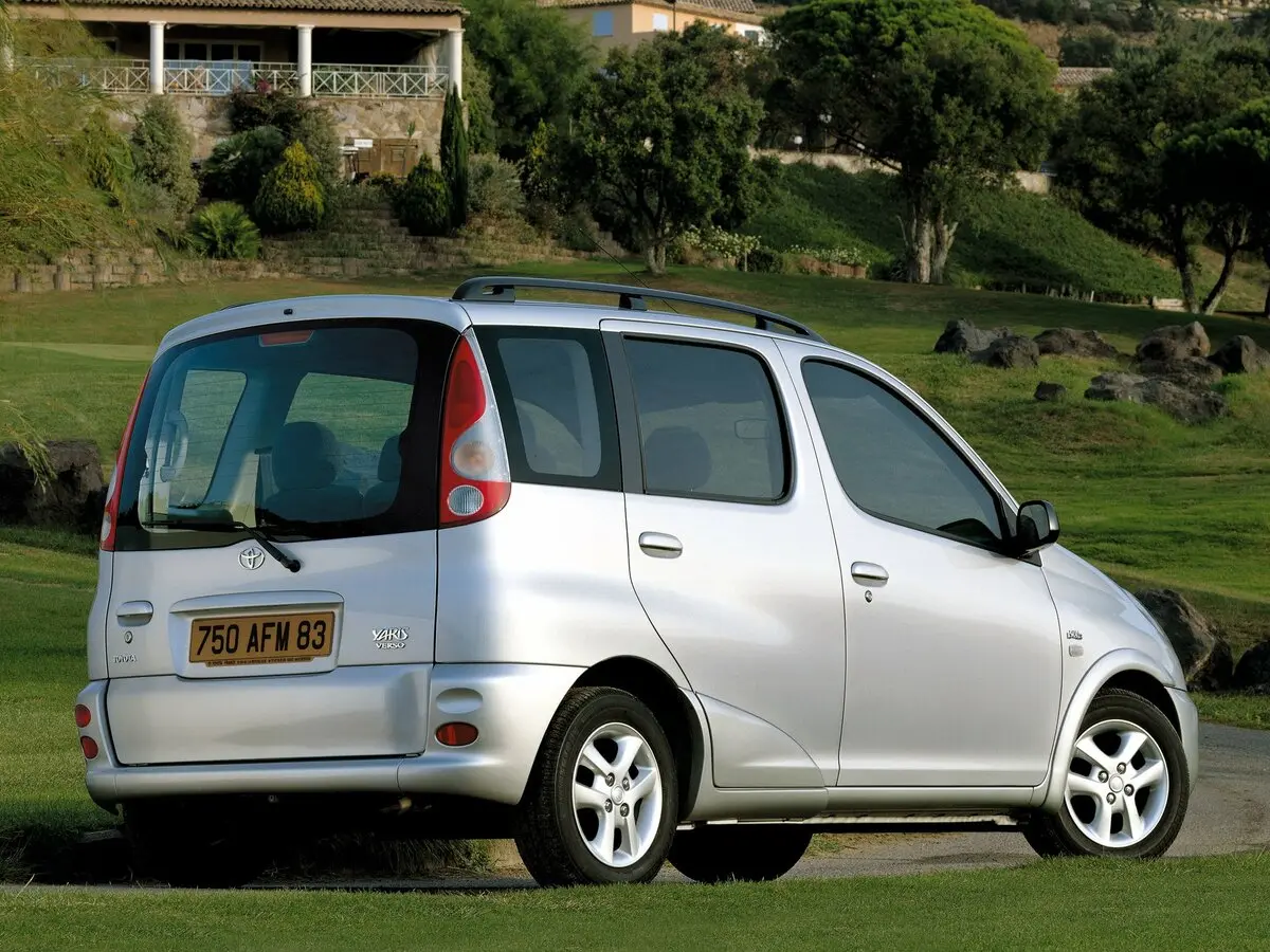 Toyota Yaris Verso 1999 – 2006 Компактвэн — фото 5