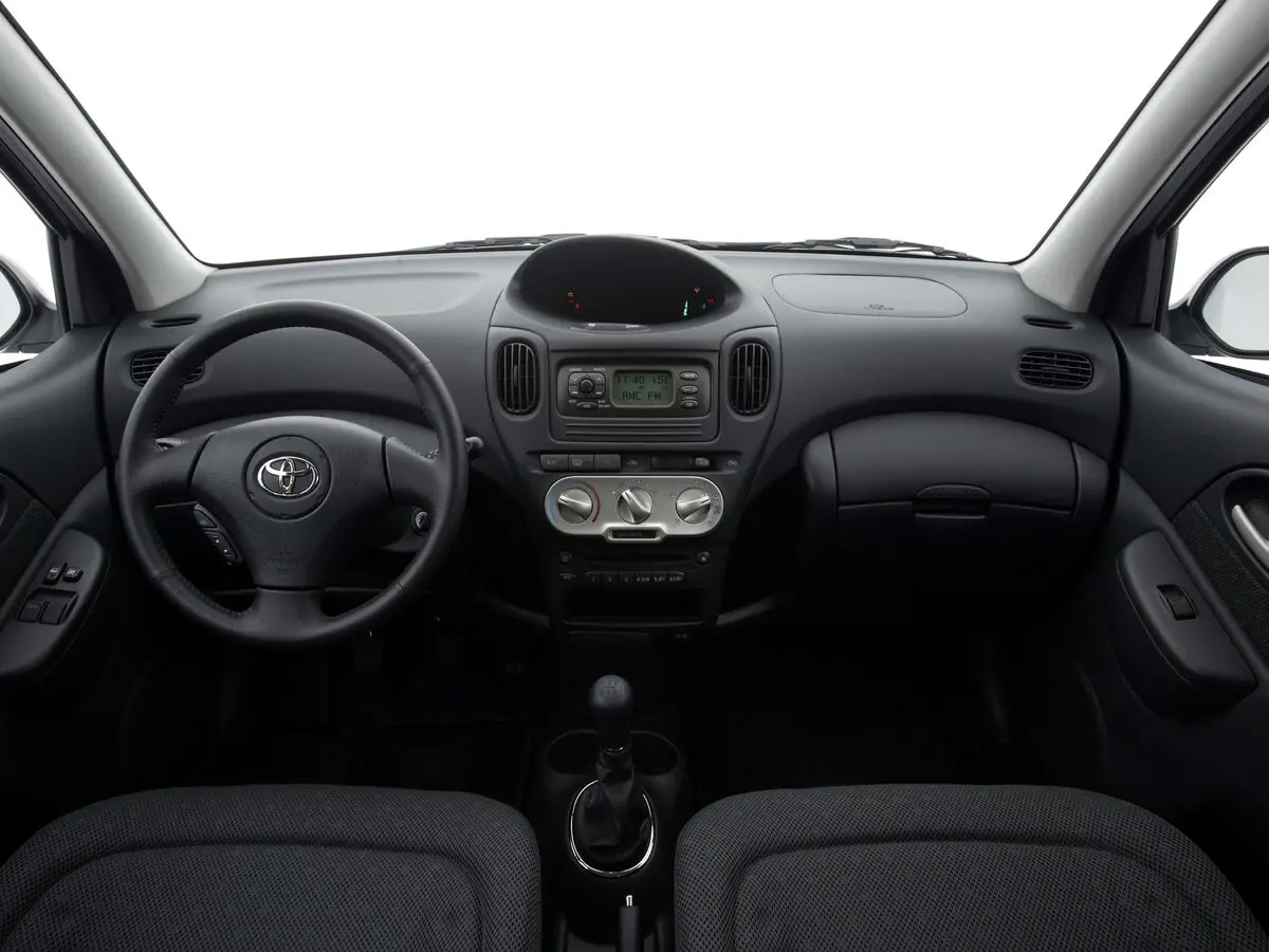 Toyota Yaris Verso 1999 – 2006 Компактвэн — фото 6