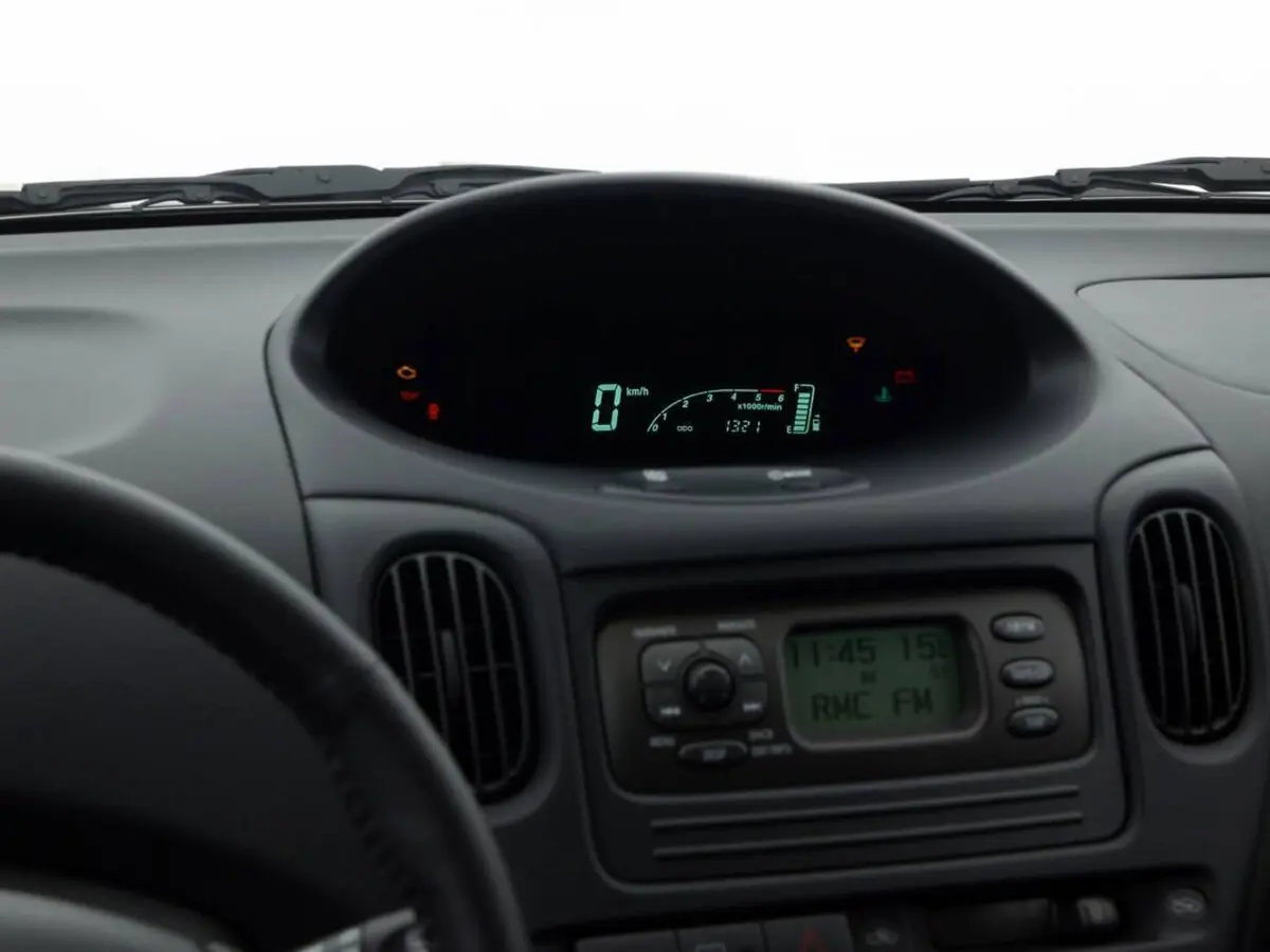 Toyota Yaris Verso 1999 – 2006 Компактвэн — фото 8