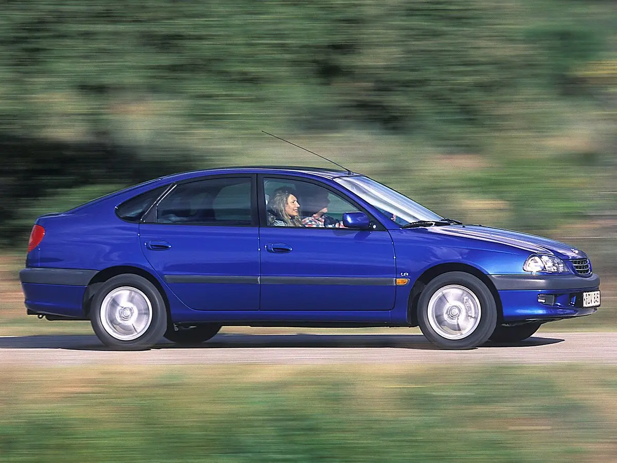 Toyota Avensis I Лифтбек — сүрөт 2