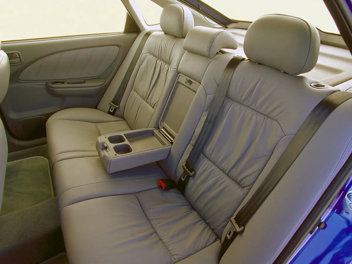 Toyota Avensis I Лифтбек — сүрөт 8