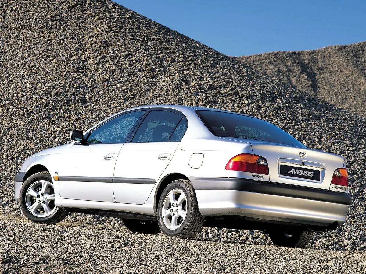 Toyota Avensis I Седан — сүрөт 5