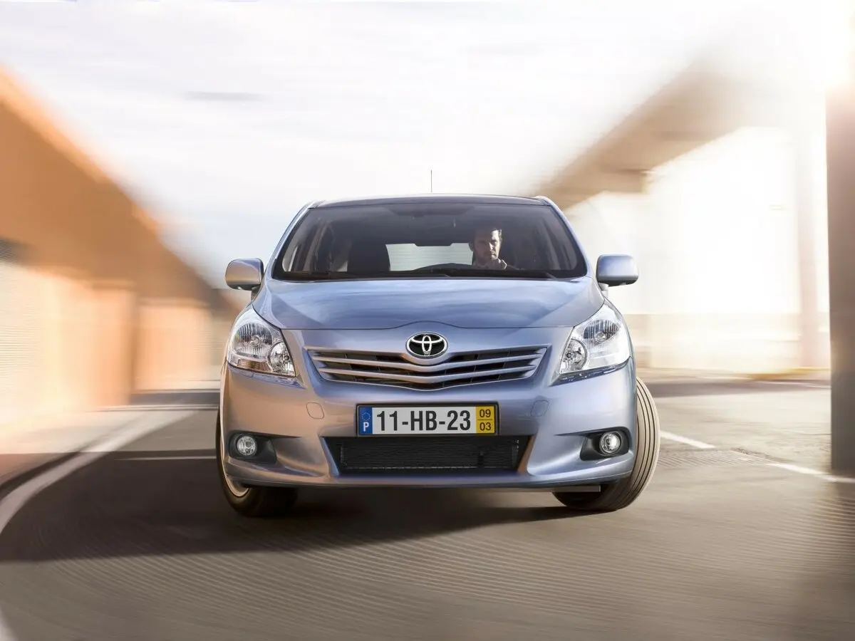 Toyota Verso I Компактвэн — фото 3