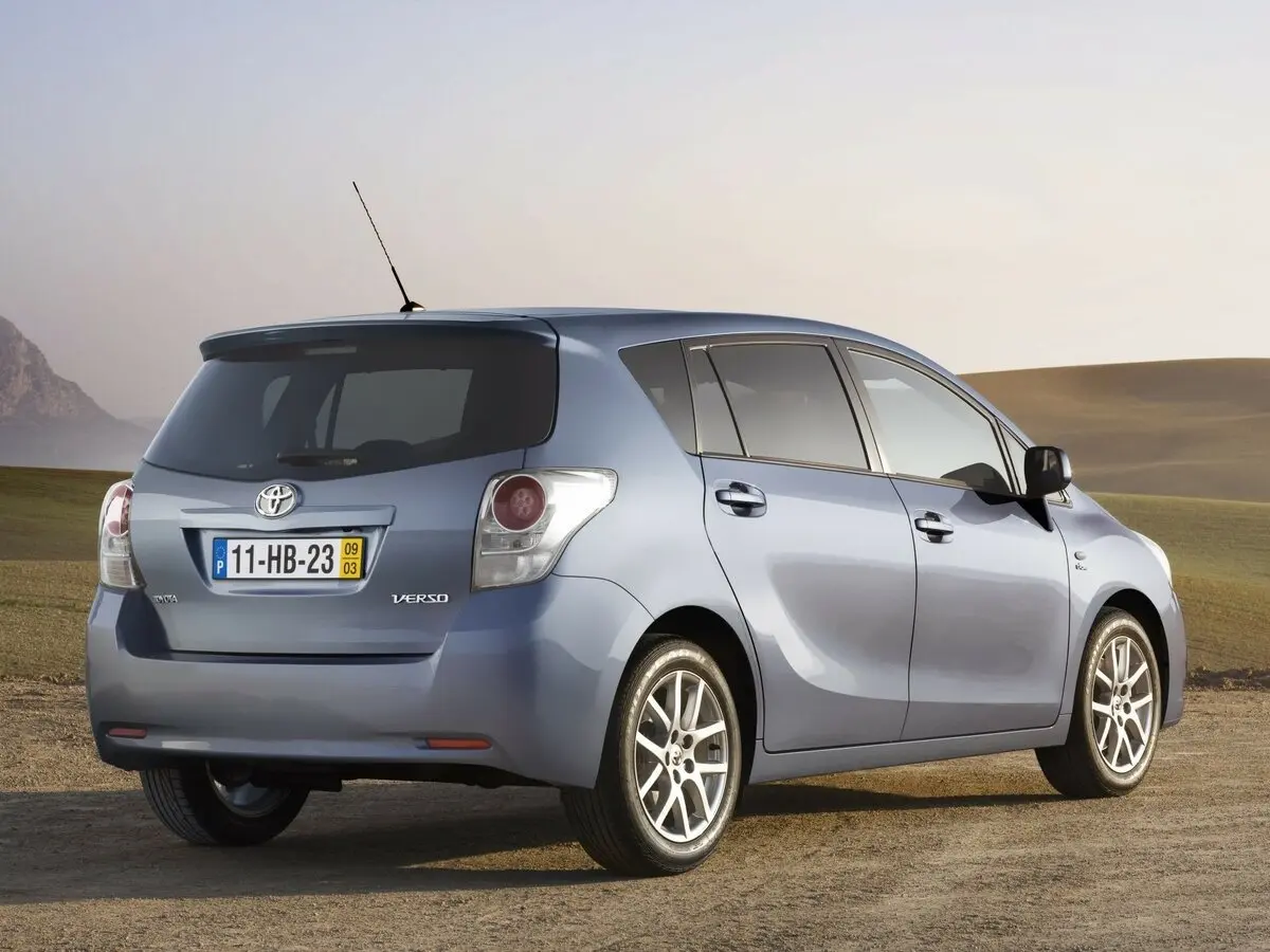 Toyota Verso I Компактвэн — фото 5