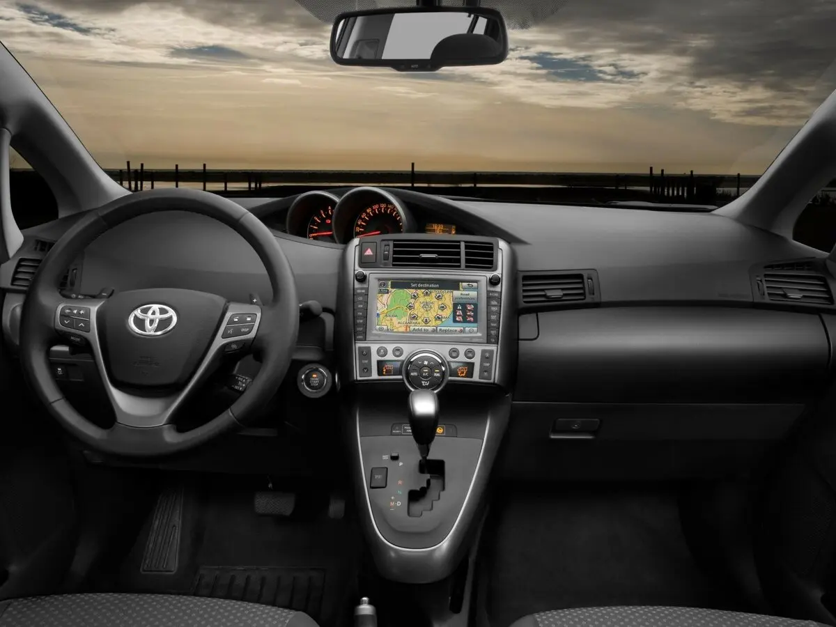 Toyota Verso I Компактвэн — фото 6