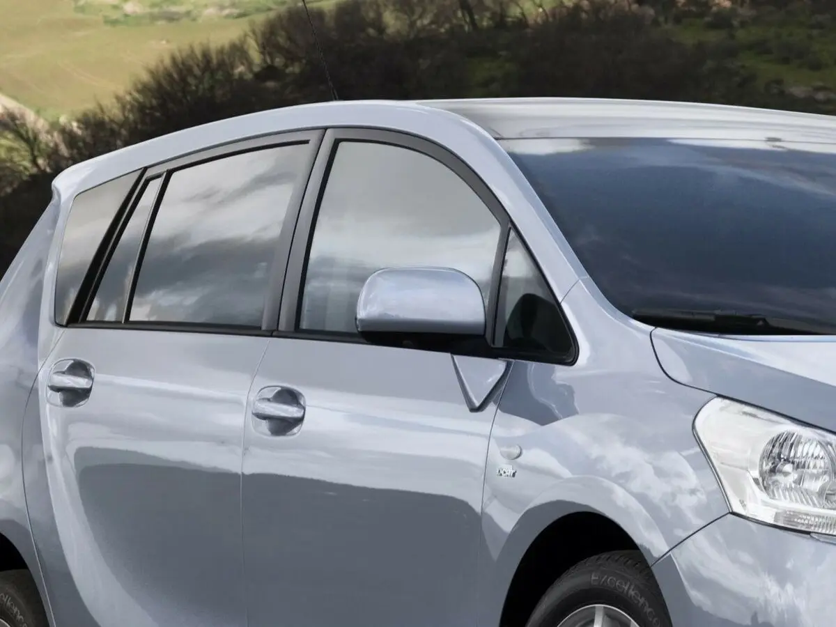 Toyota Verso I Компактвэн — фото 15