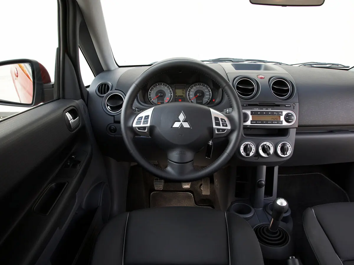 Mitsubishi Colt VI (Z30) Рестайлинг Хэтчбек 3 дв. — сүрөт 5