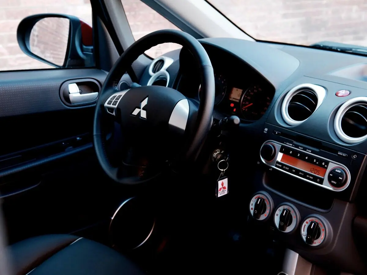 Mitsubishi Colt VI (Z30) Рестайлинг Хэтчбек 3 дв. — сүрөт 6