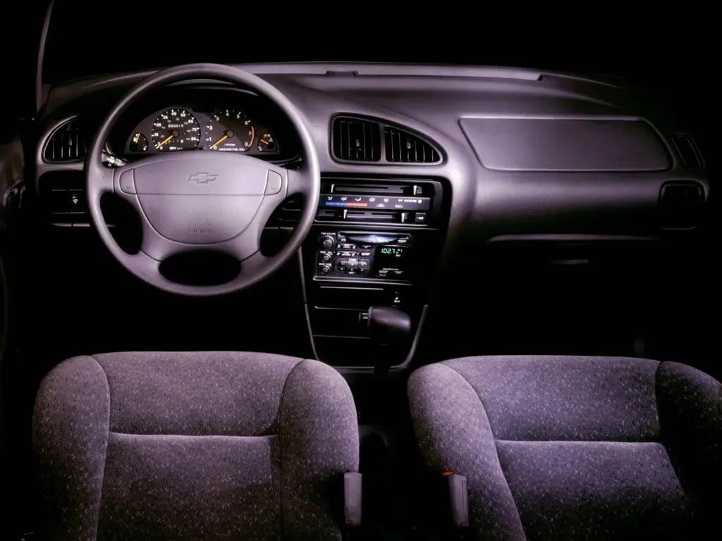 Chevrolet Metro 1997 – 2001 Хэтчбек 3 дв. — 照片 5