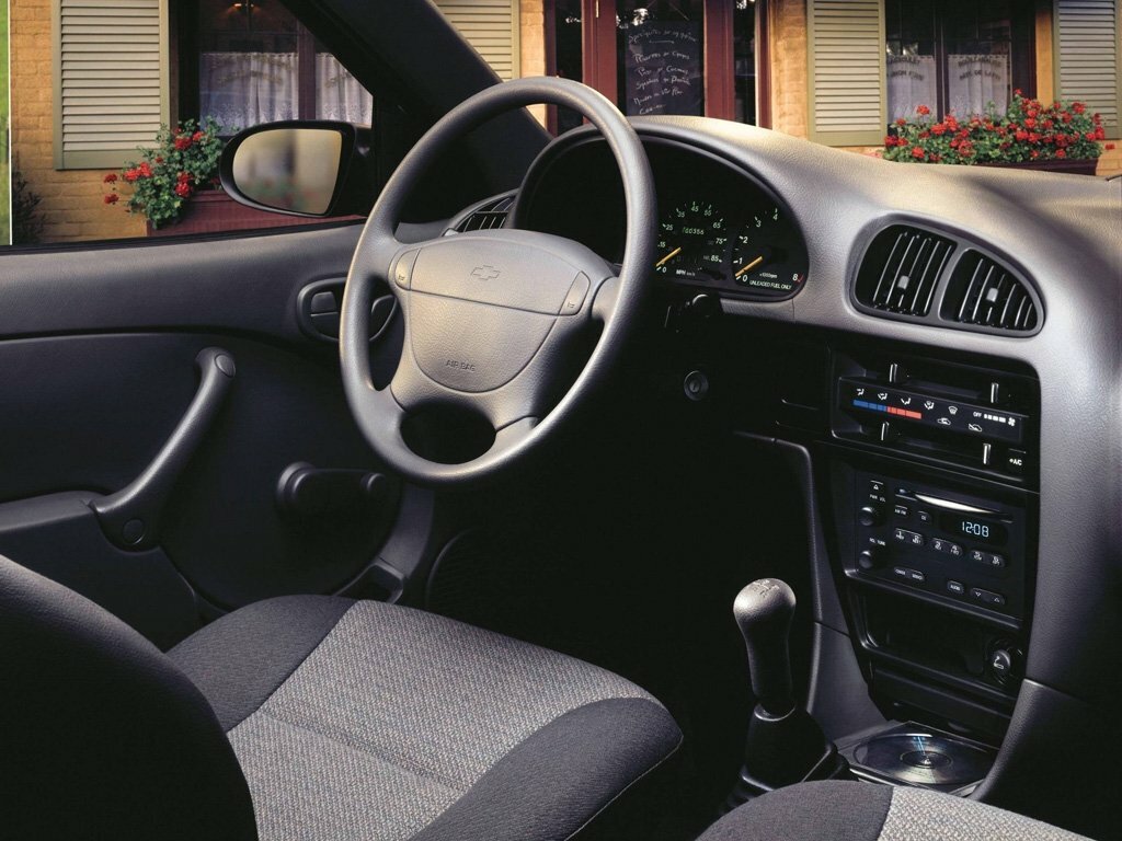 Chevrolet Metro 1997 – 2001 Седан — фото 4
