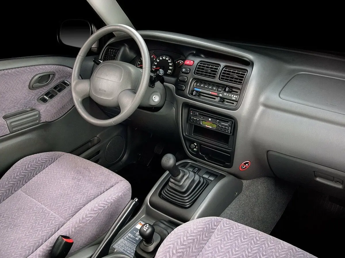 Chevrolet Tracker II Внедорожник 5 дв. — photo 6