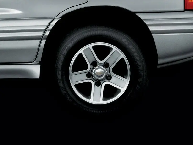 Chevrolet Tracker II Внедорожник 5 дв. — photo 10