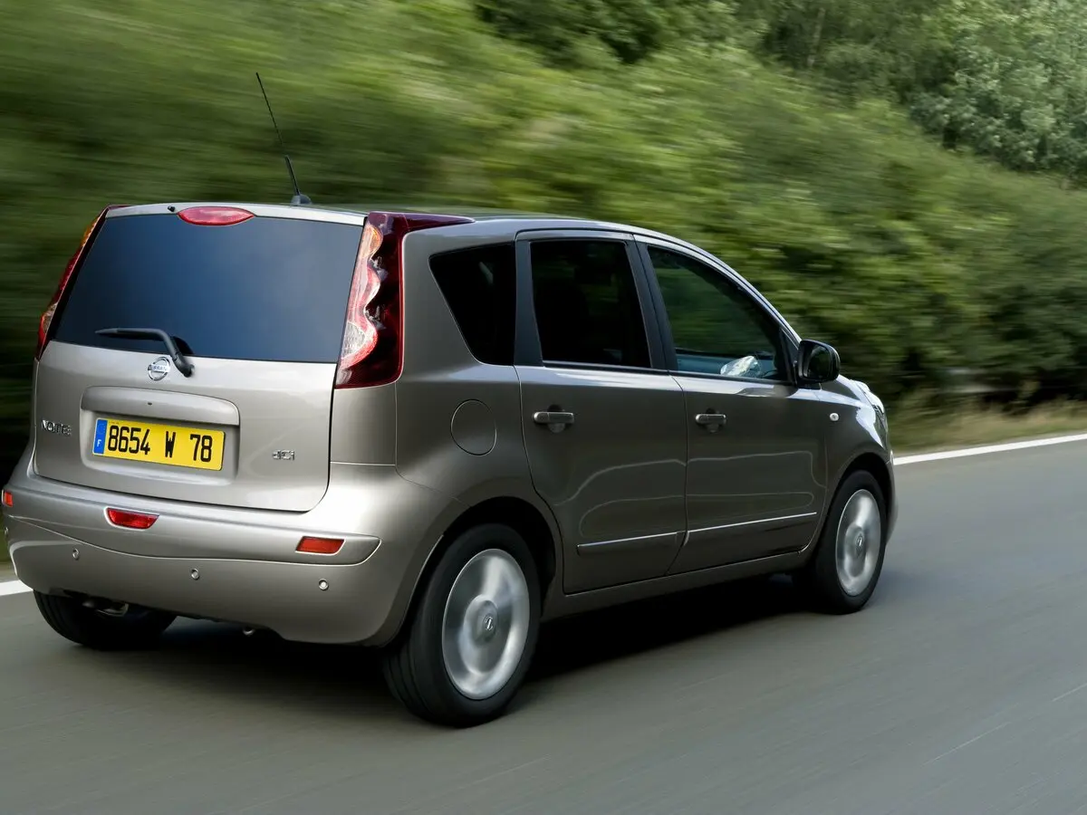 Nissan Note I Рестайлинг Хэтчбек 5 дв. — фото 3