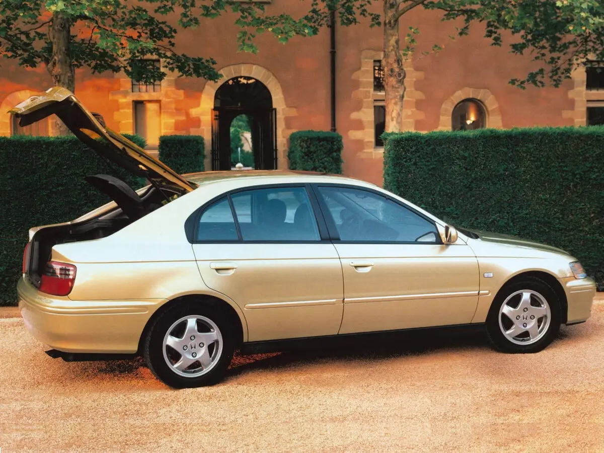 Honda Accord VI Хэтчбек 5 дв. — фото 3