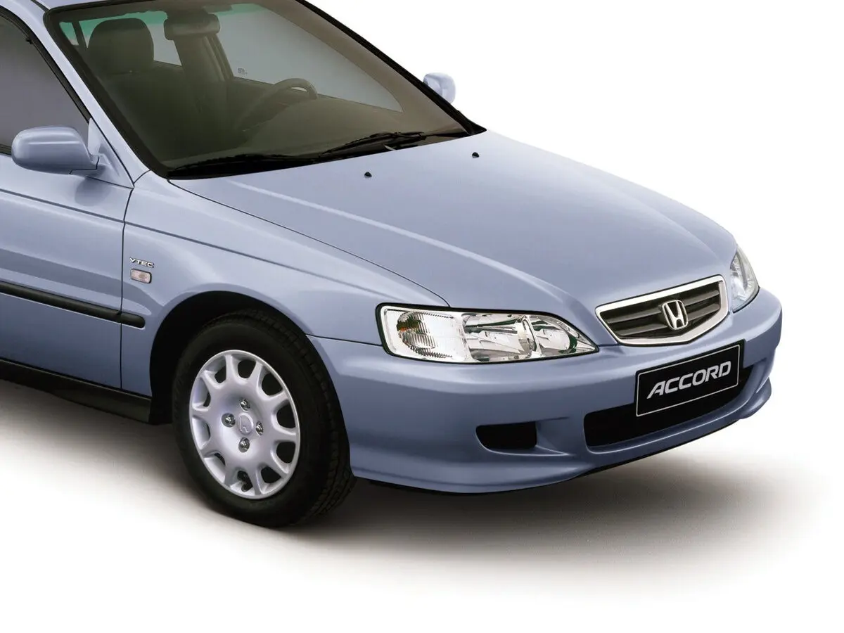Honda Accord VI Хэтчбек 5 дв. — фото 7
