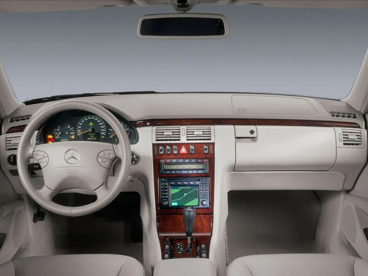 Mercedes-Benz E-Класс II (W210, S210) Рестайлинг Седан — фото 5
