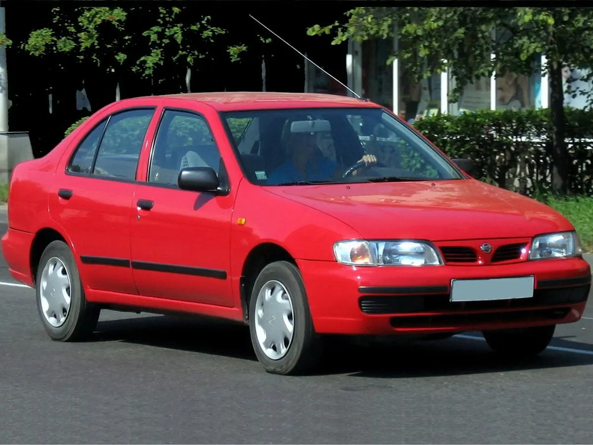 Nissan Almera I (N15) Седан