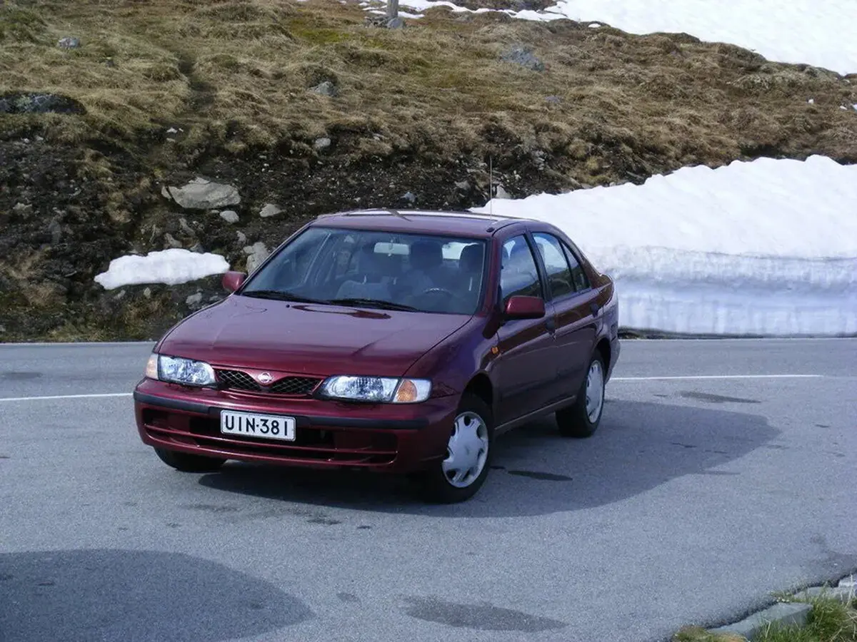 Nissan Almera I (N15) Седан — сүрөт 3