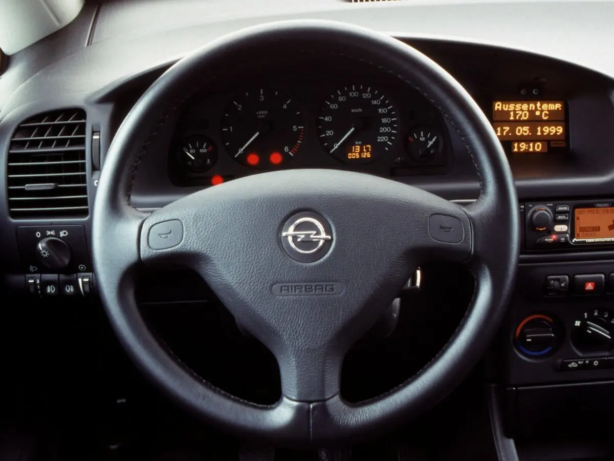 Opel Zafira A Компактвэн — фото 7