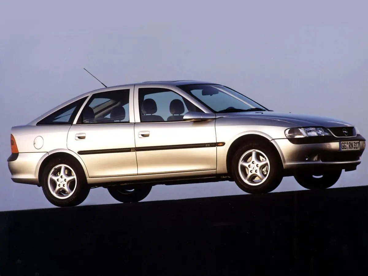 Opel Vectra B Лифтбек — фото 2