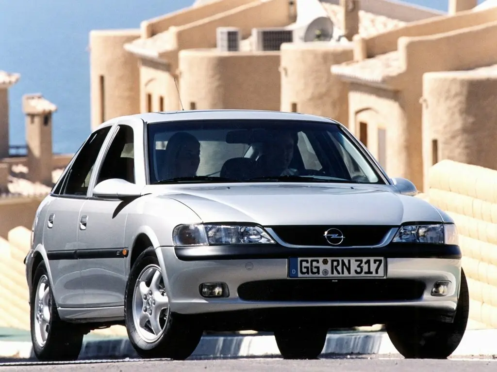 Opel Vectra B Лифтбек — фото 3