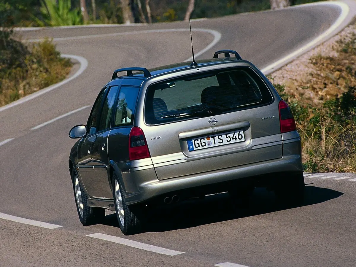Opel Vectra B Универсал 5 дв. — фото 4