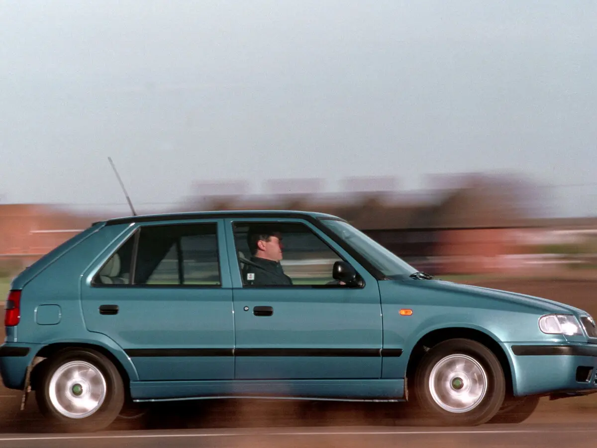 Skoda Felicia I Рестайлинг Хэтчбек 5 дв. — 照片 2