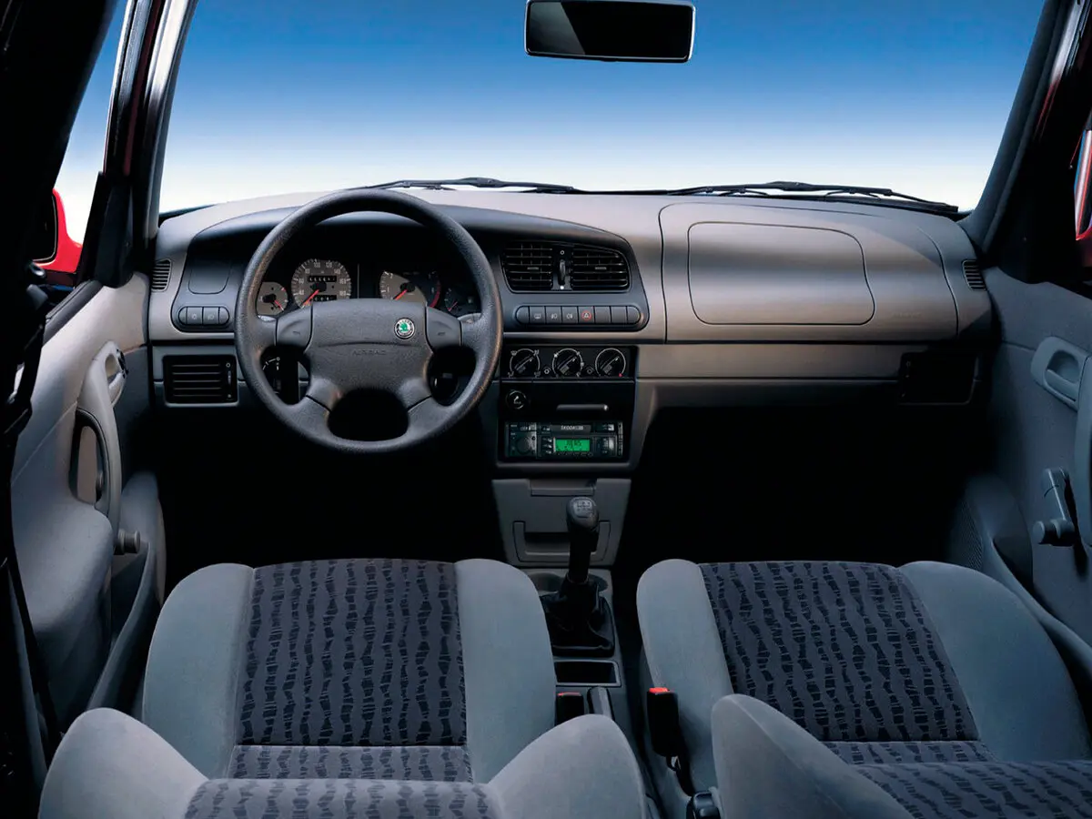 Skoda Felicia I Рестайлинг Хэтчбек 5 дв. — 照片 6