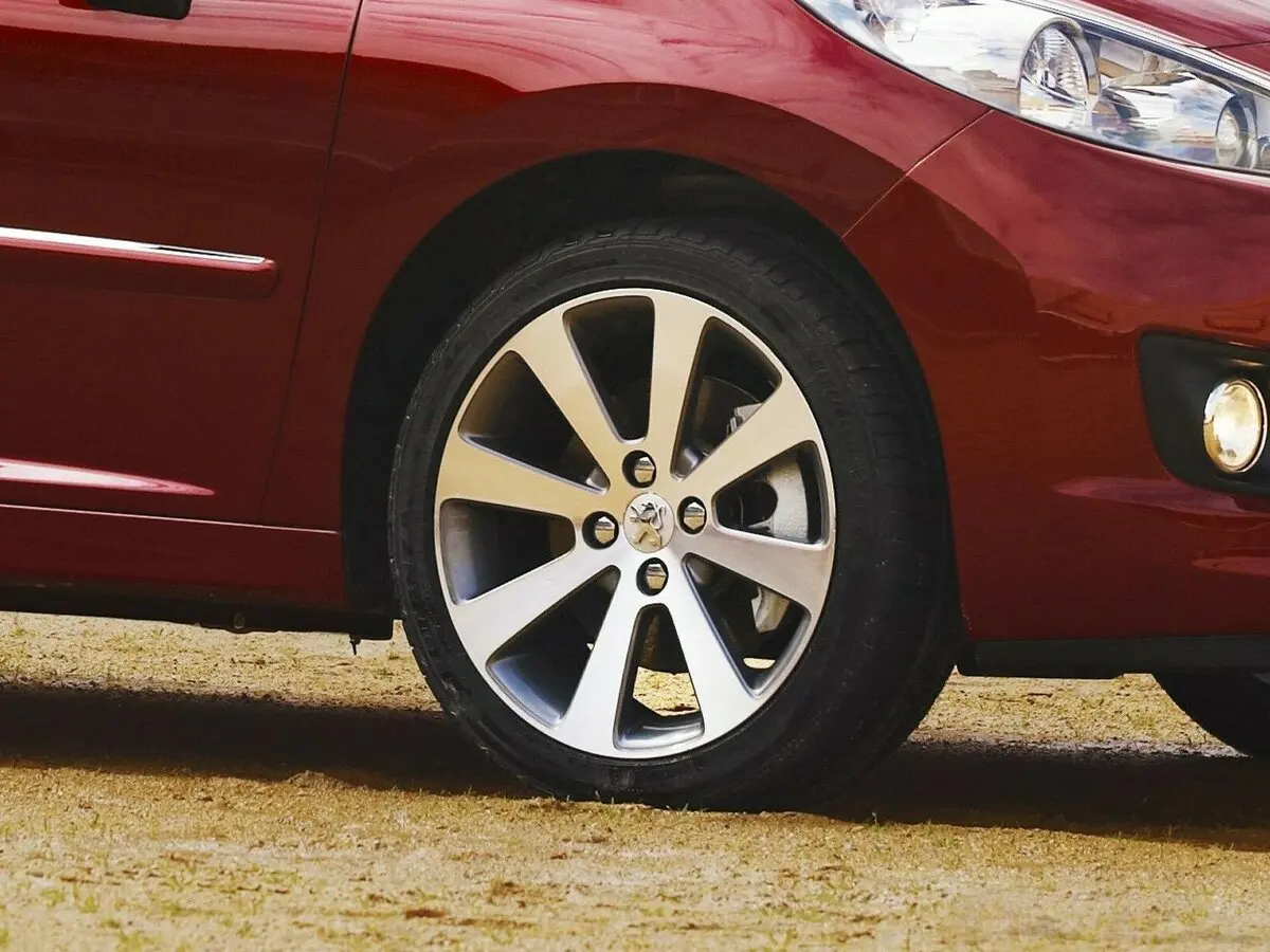 Peugeot 207 I Рестайлинг Хэтчбек 3 дв. — сүрөт 13
