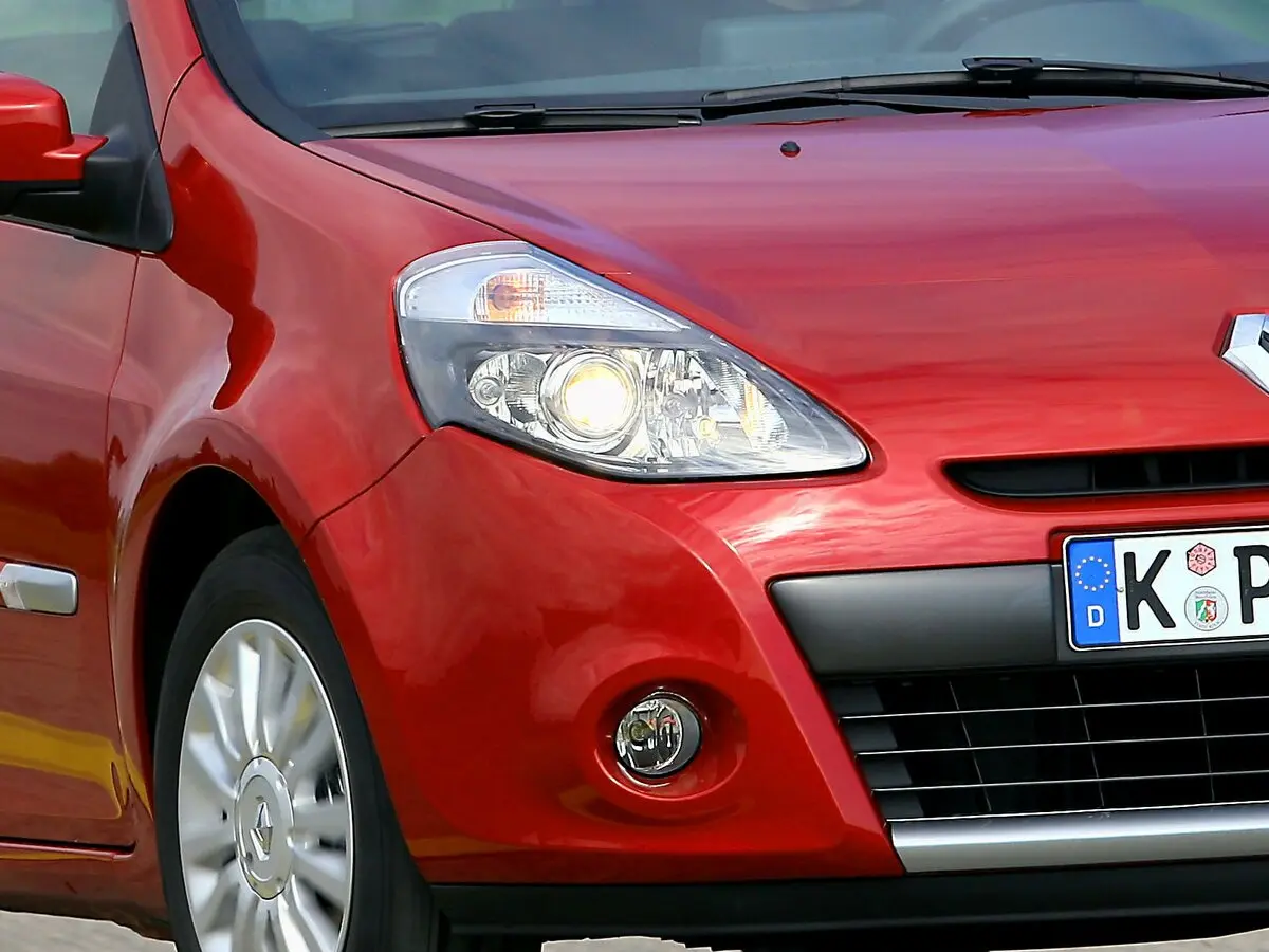 Renault Clio III Рестайлинг Хэтчбек 3 дв. — сүрөт 10