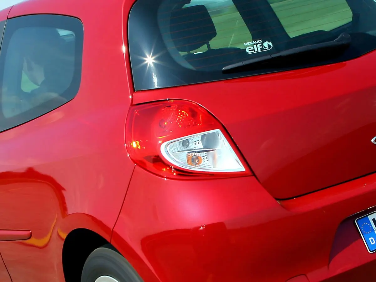 Renault Clio III Рестайлинг Хэтчбек 3 дв. — сүрөт 11