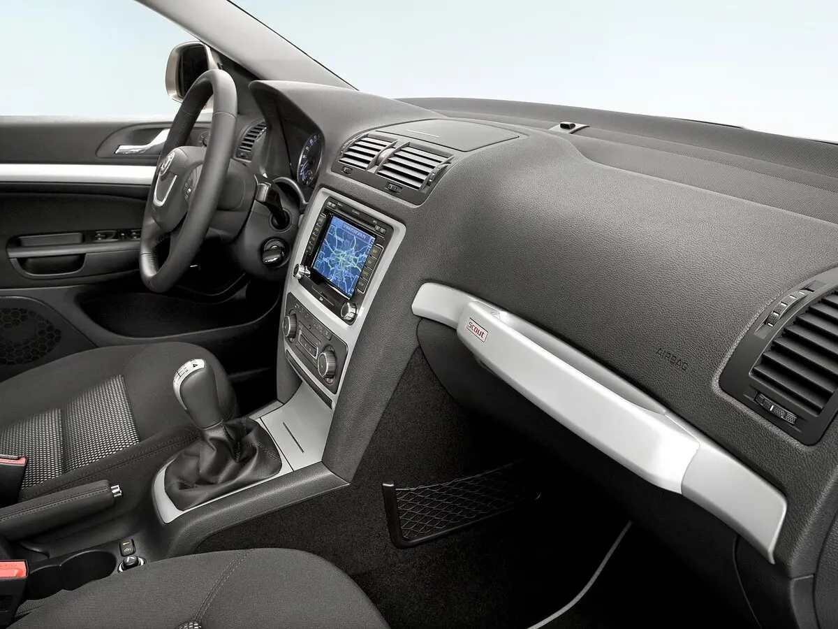 Skoda Octavia II (A5) Рестайлинг Универсал 5 дв. Scout — сүрөт 7