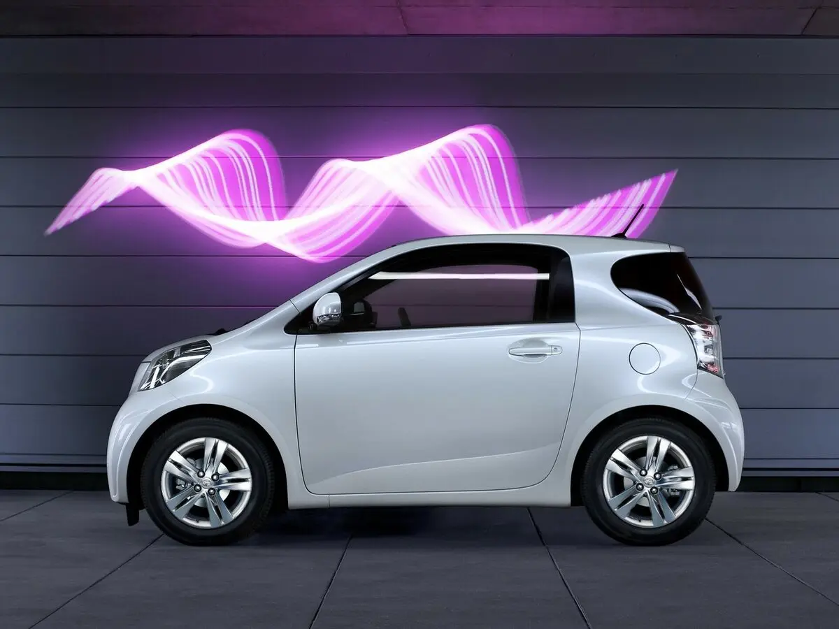 Toyota iQ 2008 – 2015 Хэтчбек 3 дв. — сүрөт 2