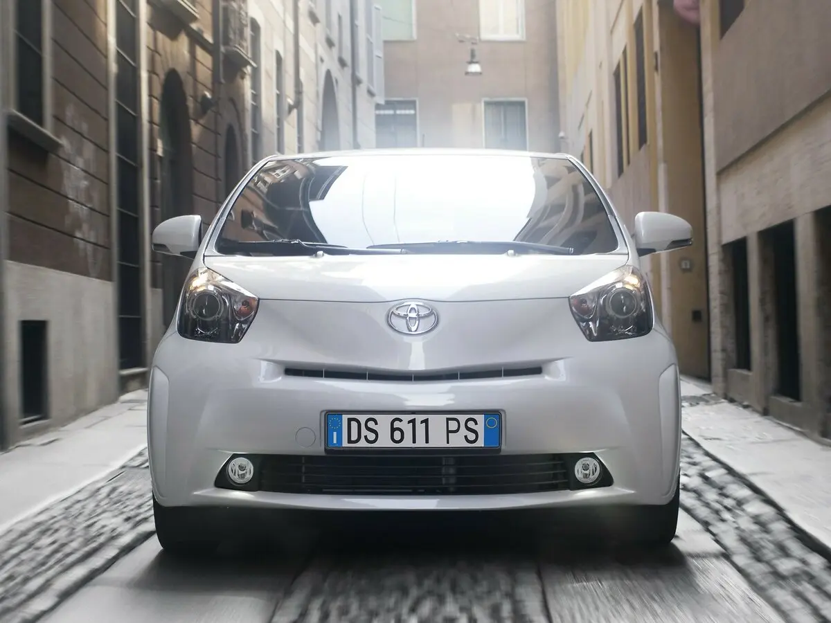 Toyota iQ 2008 – 2015 Хэтчбек 3 дв. — сүрөт 3